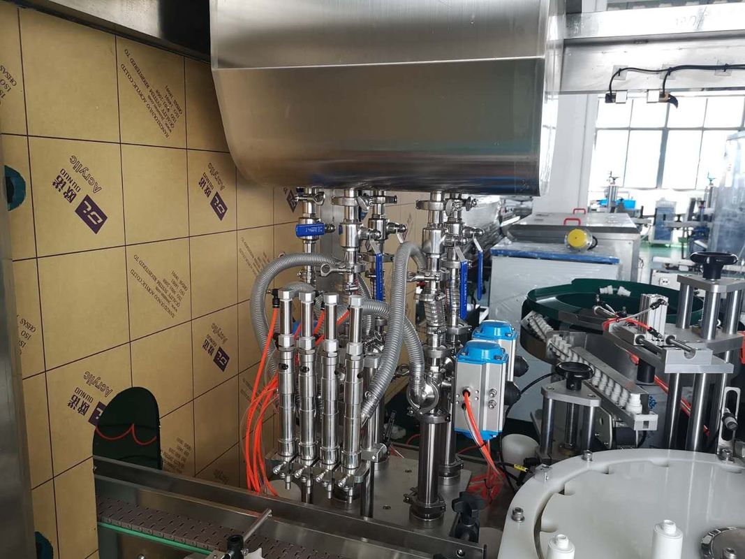 Μηχανή πλήρωσης 2000BPH 50-500ml PLC Control Monoblock για μπουκάλια σε ρολό